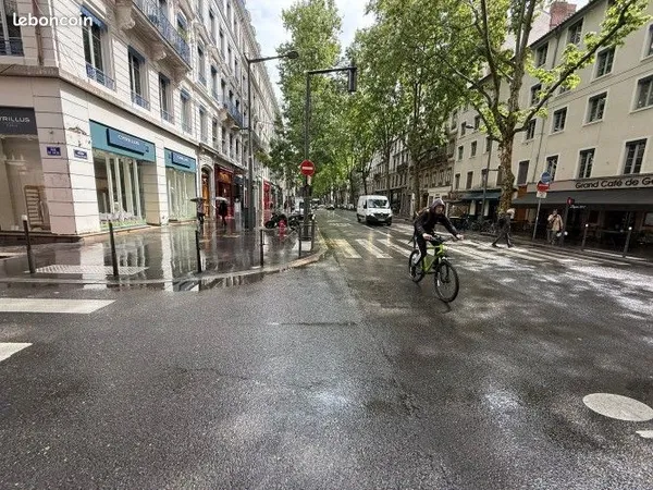 Commerce beauté/coiffure 111 m²