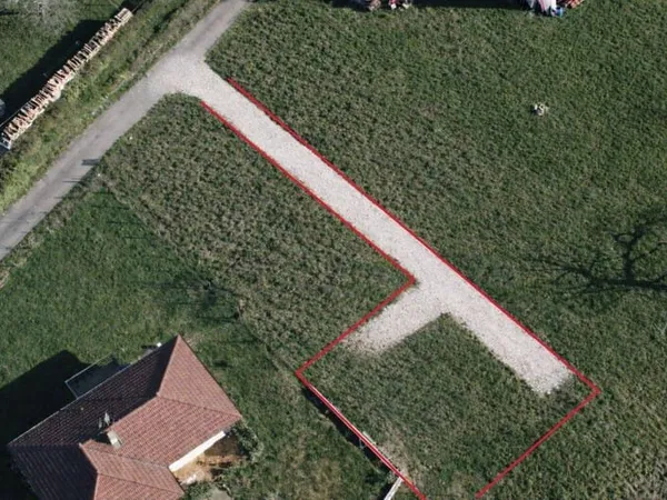 Terrain 598 m²