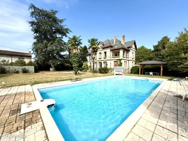 Maison 6 pièces 340 m²