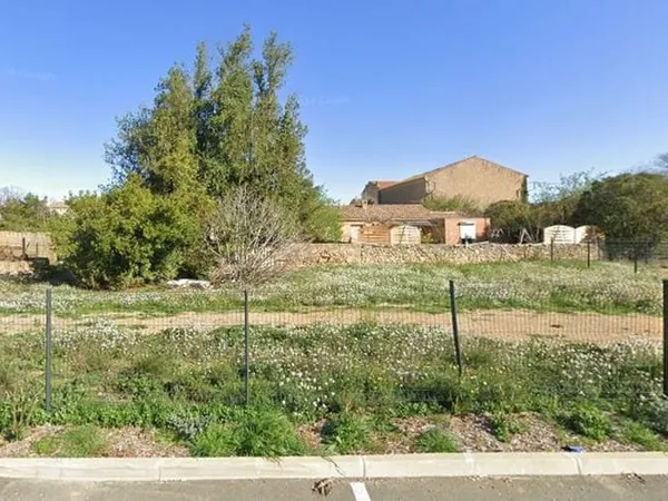 Terrain 616 m²