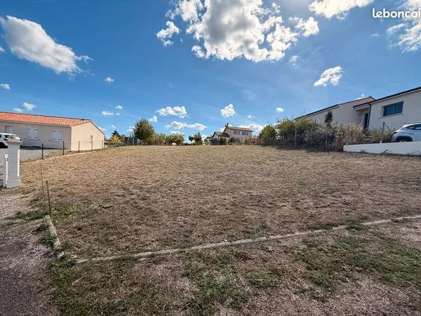 Terrain viabilisé de 819 m2