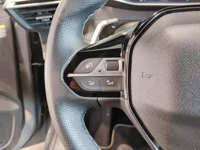 Peugeot 208 hybrid 145 ch e-dcs6 gt — photo 19