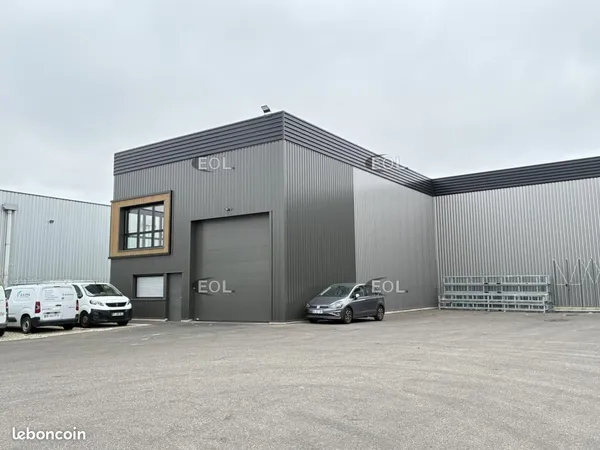 Local d'activité 490 m²