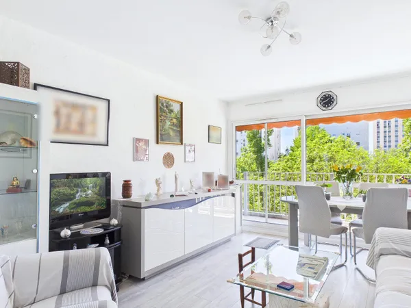 Nouveauté - 2 pièces de 67 m² - Balcon - DPE C - 10 min métro Ligne 14