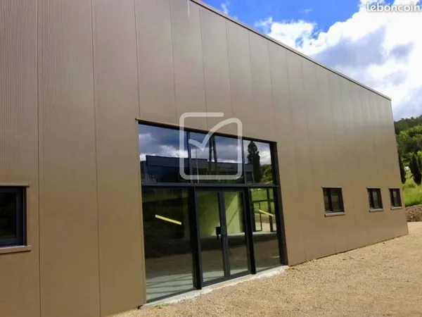 Local 420 m²