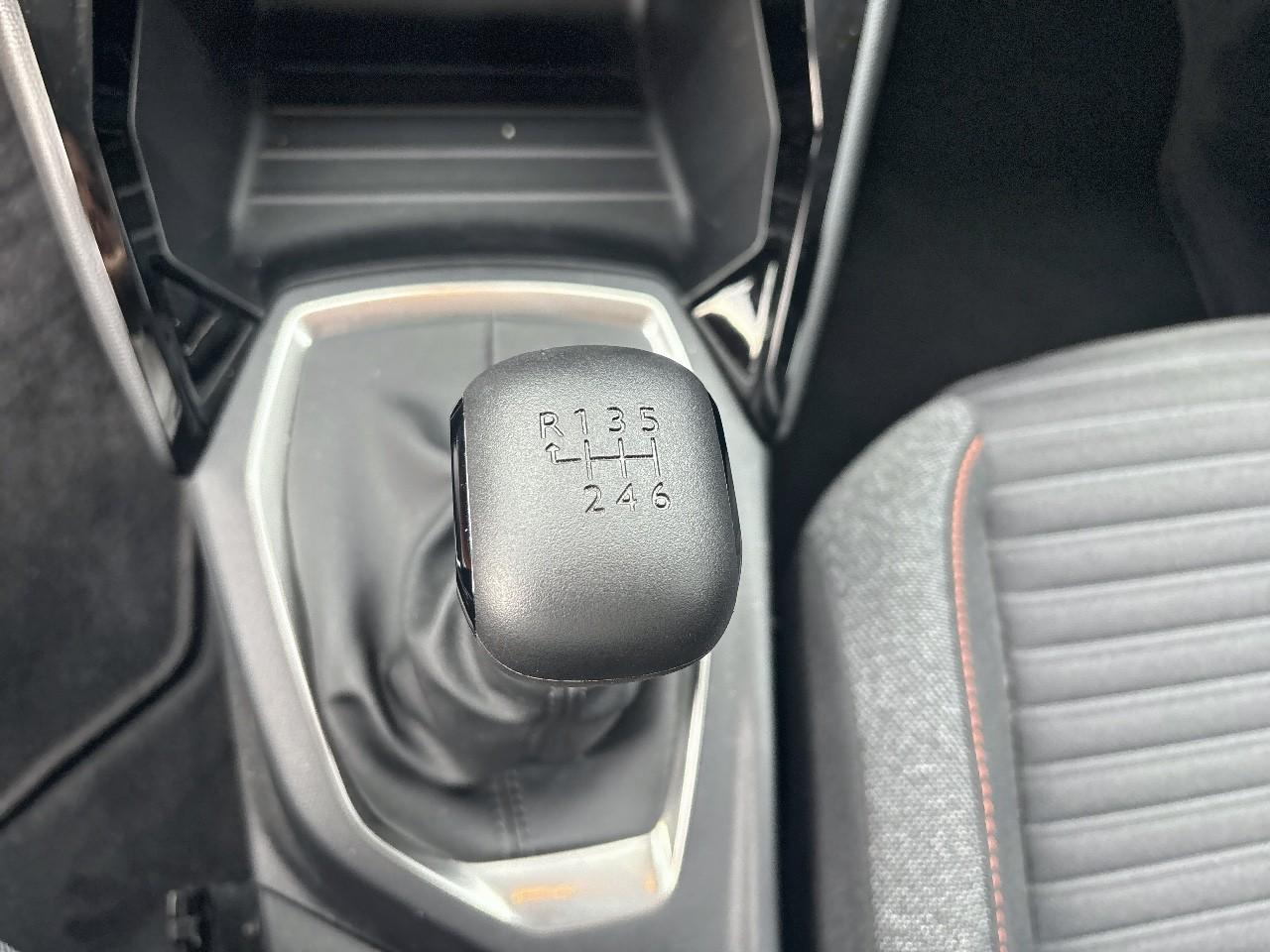 Peugeot 2008 1.2 puretech 130ch s&s active — photo 14