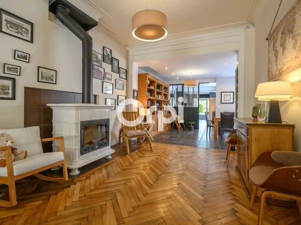 Maison 8 pièces 220 m²