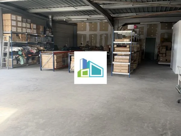 Local 275 m² Signes