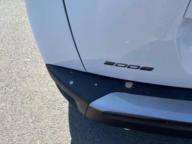 Peugeot 2008 hybrid 145 e-dcs6 — photo 23
