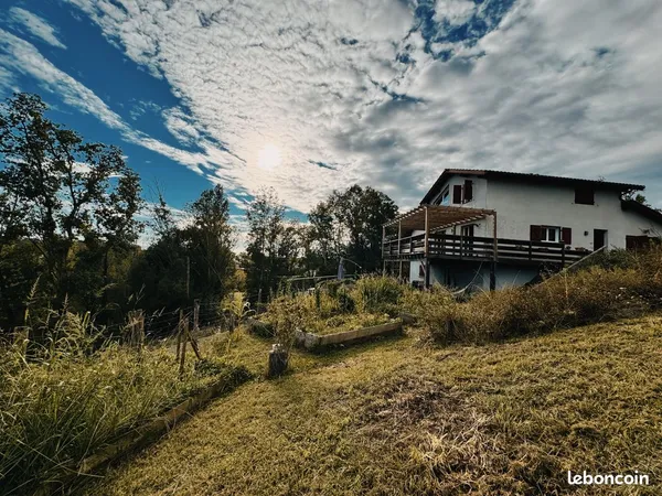 Maison contemporaine T5 avec studio indépendant - 124 m² + 38 m² terrain 2400 m²