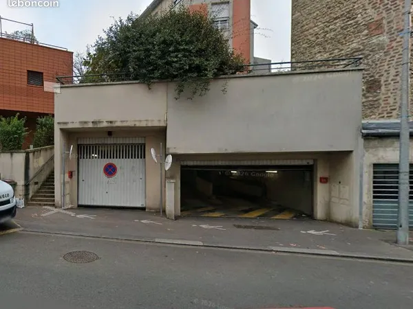 Box/Garage fermé plein centre Lilas