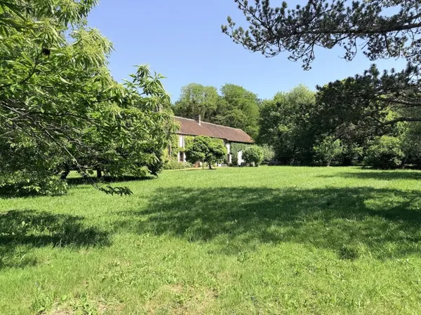 A 15 mn de TOUCY Propriété de caractère Ancienne Tuilerie
