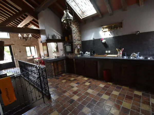 Situé sur la commune de Bligny les beaune, cette maison de caractère avec un cachet exceptionnel vou