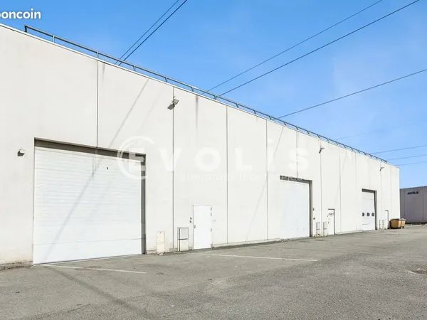 Local d'activité 900 m²