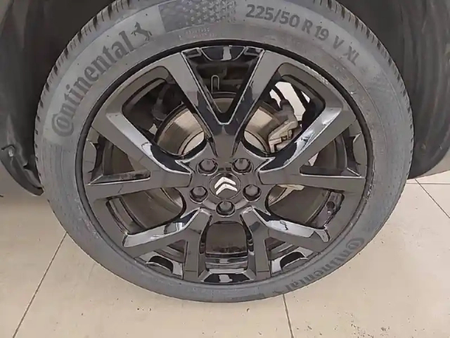 Citroën C5 Aircross hybride rechargeable 225 e-eat8 — photo 13