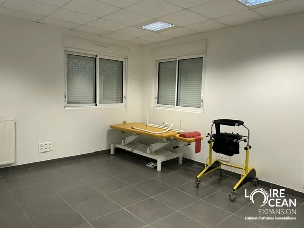 Local professionnel 150 m²