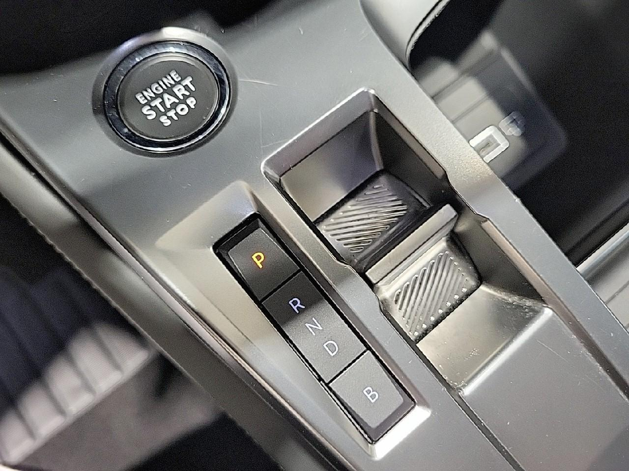 Peugeot 308 sw phev 225 e-eat8 gt — photo 17