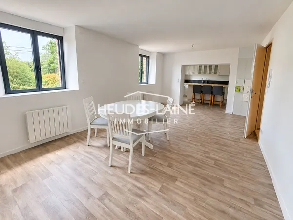 A LOUER : LE VAL SAINT PERE - APPARTEMENT F.3 - MEUBLE