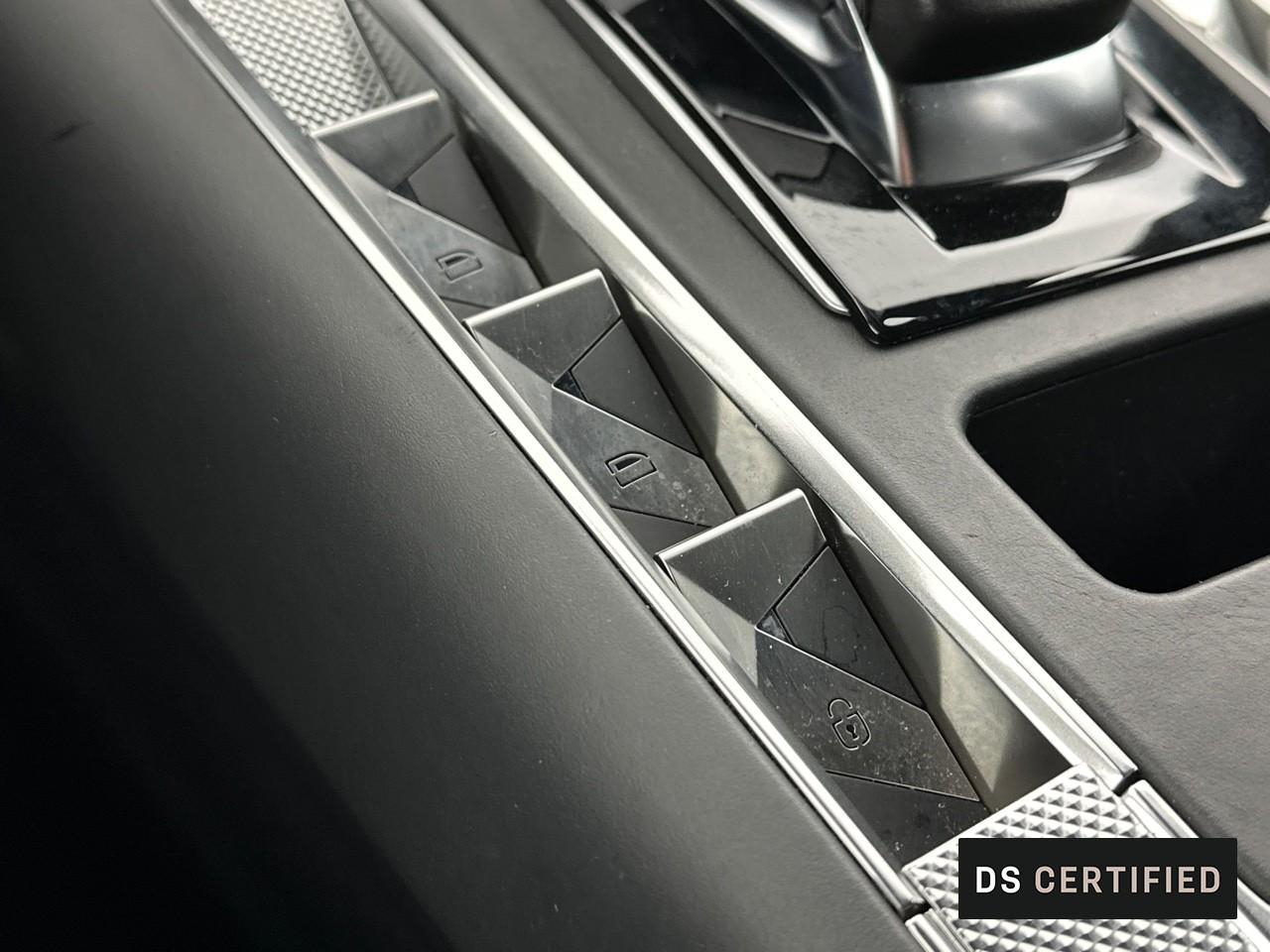 Ds Ds 7 crossback crossback hybride e-tense 300 eat8 4x4 rivoli — photo 31