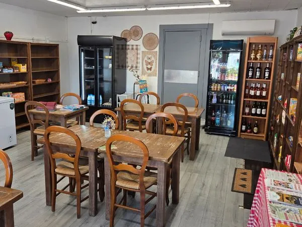 LOCAL COMMERCIAL 70 m² AVEC GRANDE TERRASSE - 500 / MOIS