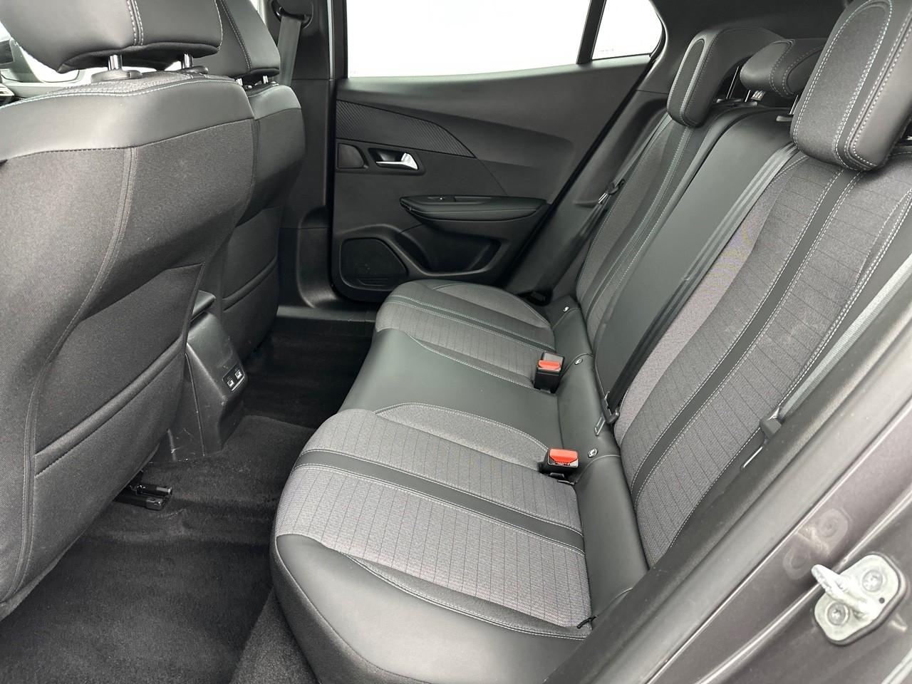 Peugeot 2008 bluehdi 130 s&s eat8 allure pack — photo 12