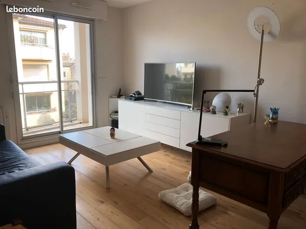 T2 MEUBLÉ 45 m² AVEC GARAGE ET BALCON - BORDEAUX FONDAUDÈGE
