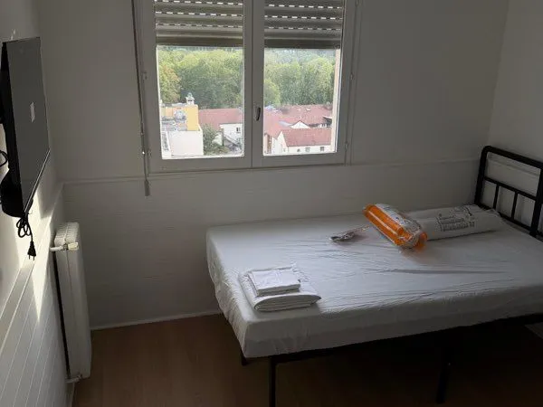 Chambre individuelle avec balcon en colocation meublée
