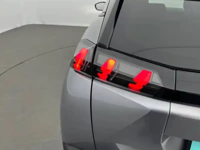 Peugeot 2008 bluehdi 130 s&amp;s eat8 — photo 39