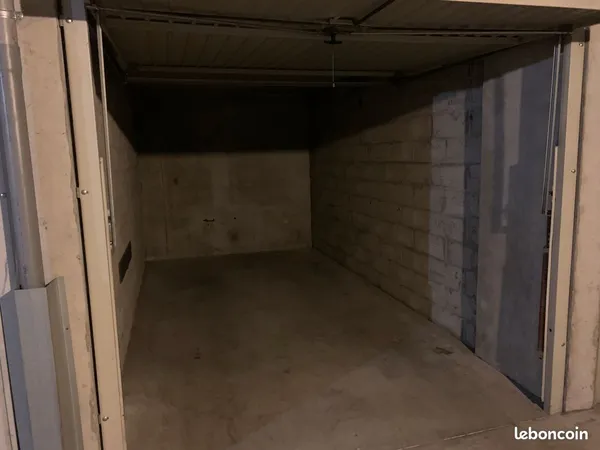 Garage/box fermé LYON 8ème MONPLAISIR