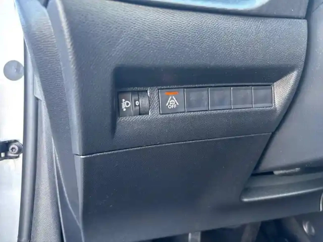 Peugeot 208 puretech 75 s&amp;s bvm5 — photo 39