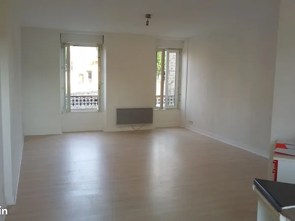 Particulier loue grand appartement T3 TBE