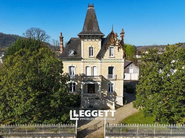 Local 23 pièces 266 m²