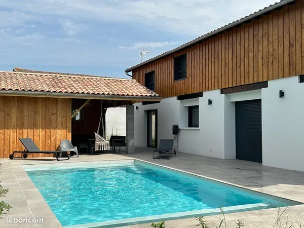 Maison piscine dépendance Arsac en plein centre
