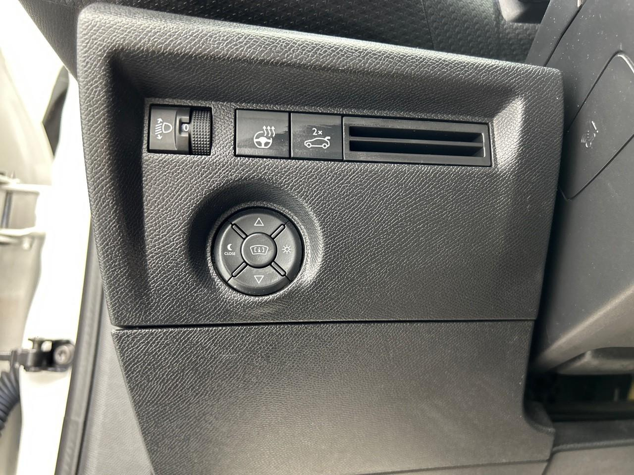 Citroën C4 X e-c4 x 136 ch automatique shine — photo 17