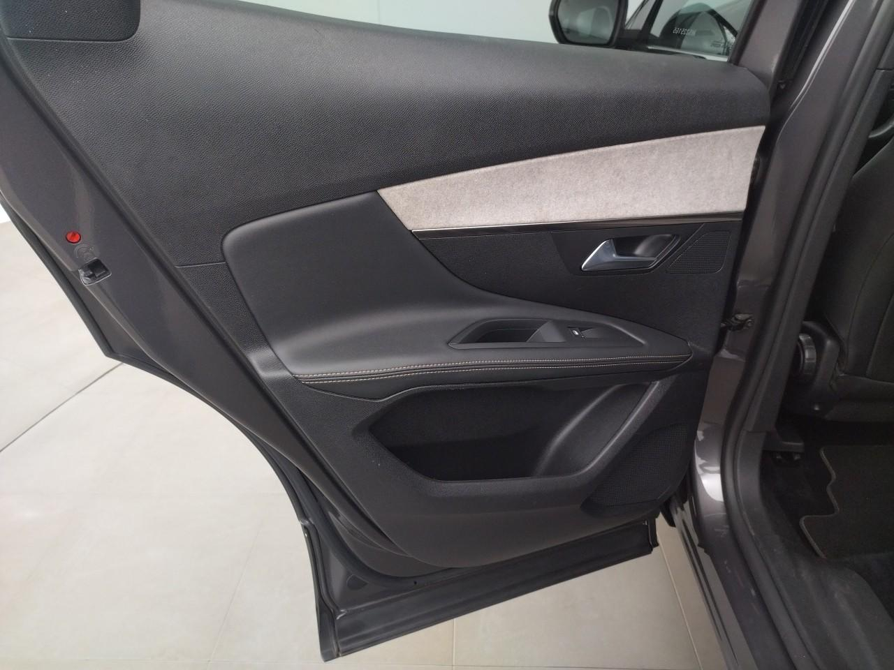 Peugeot 3008 hybrid4 300 e-eat8 gt — photo 24