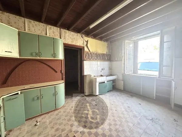 Ensemble de 3 maisons à rénover au Mas Saintes Puelle