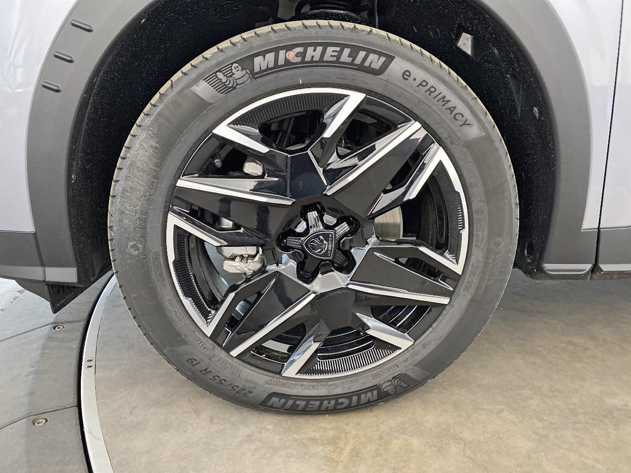 Peugeot 5008 1.2 hybrid 145 e-dcs6 gt — photo 11