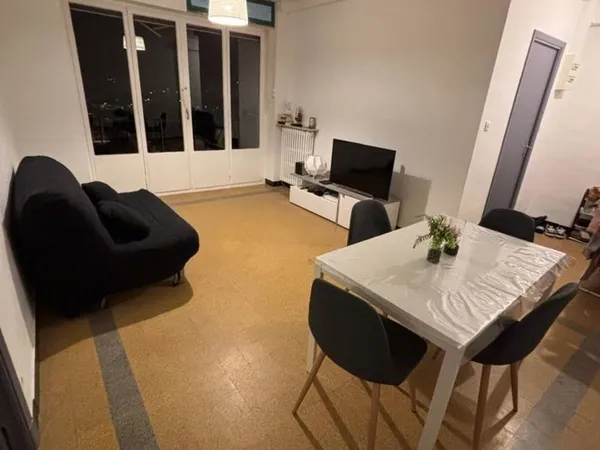 chambre en colocation pour étudiante dans appartement