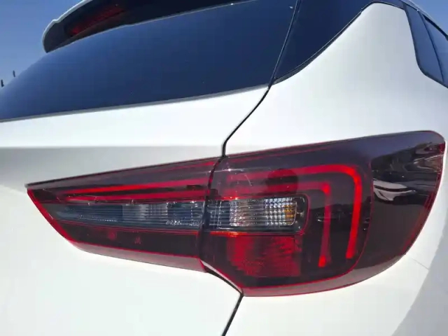 Opel Grandland hybrid 225 ch bva8 — photo 10