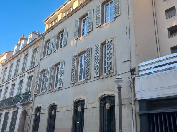 Bureau place grangier
