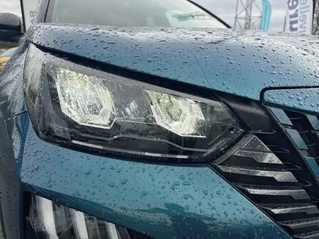 Peugeot 2008 hybrid 145 e-dcs6 — photo 16