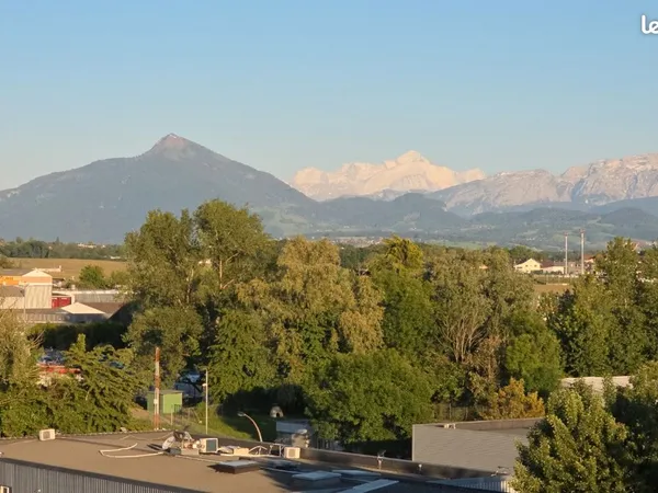 APT de 85 mètres carrés 3 minutes frontière ville la grand
