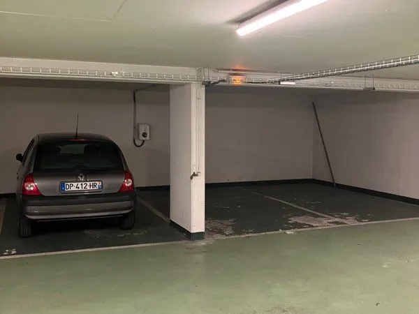 Place de parking (avec borne de recharge) 61 rue blomet 75015 Paris
