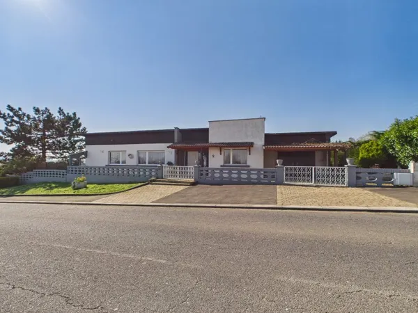 Maison 7 pièces 248 m²