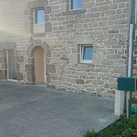 Maison en pierre de 122 m² à la campagne - 3 chambres, garage et terrasse - avec ou sans hangar