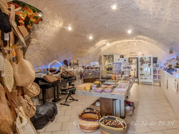 Boutique 2 pièces 80 m²