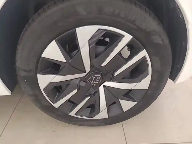 Peugeot 208 hybrid 100 e-dcs6 — photo 13