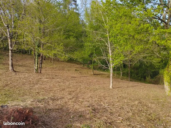 Terrain constructible viabilisé de 1740 m2