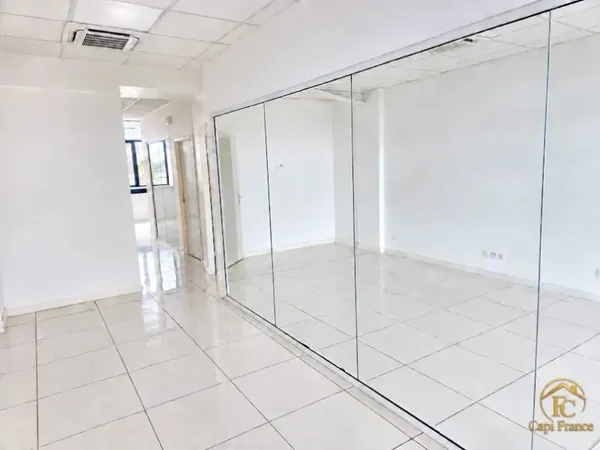 Local 2 pièces 128 m²