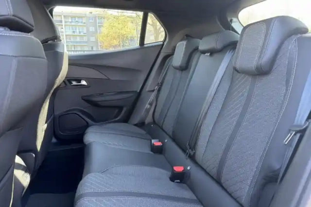 Peugeot 2008 hybrid 145 e-dcs6 — photo 11